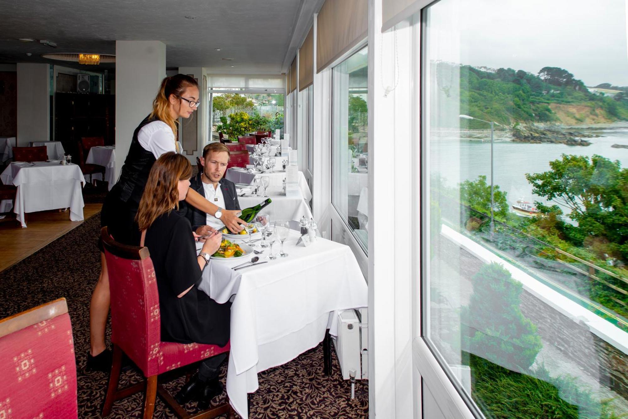 לו The Hannafore Point Hotel מראה חיצוני תמונה
