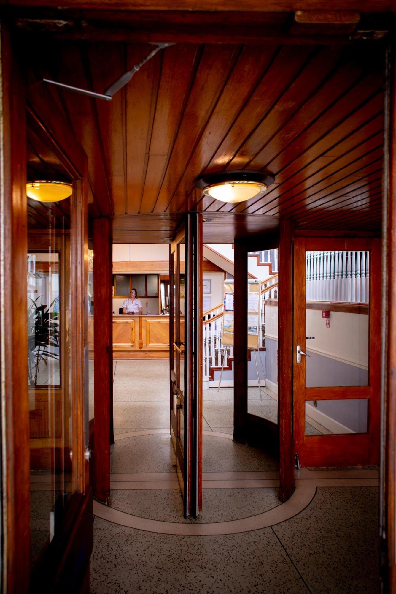 לו The Hannafore Point Hotel מראה חיצוני תמונה